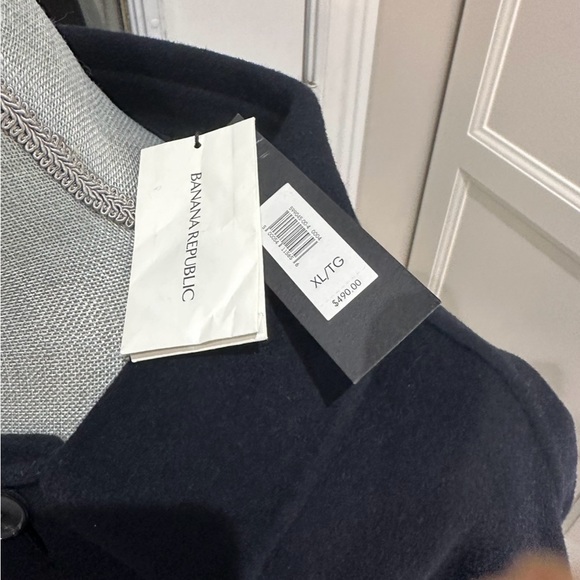 Brand new, never been worn Banana republic long, navy blue men’s trenchcoat - Picture 3 of 11